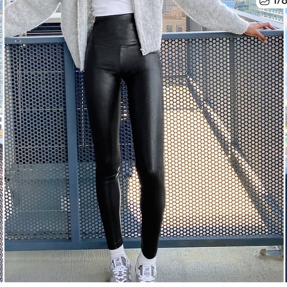 Aritzia Wilfred Free Black faux leather Leggings |Daria Pant